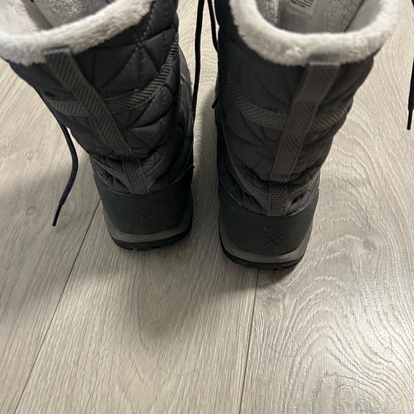 SOLD❗️Columbia charcoal grey winter boots - Picture 5 of 7